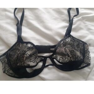 Victoria's Secret Demi Peek A Boo Bra